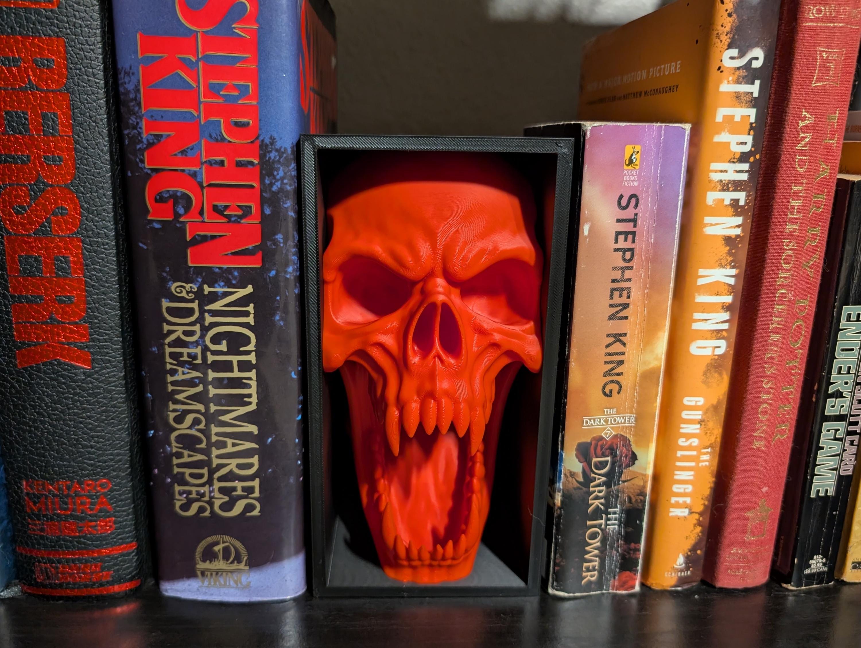 Vampire Skull Book Nook – Gothic Horror Bookshelf Decor
