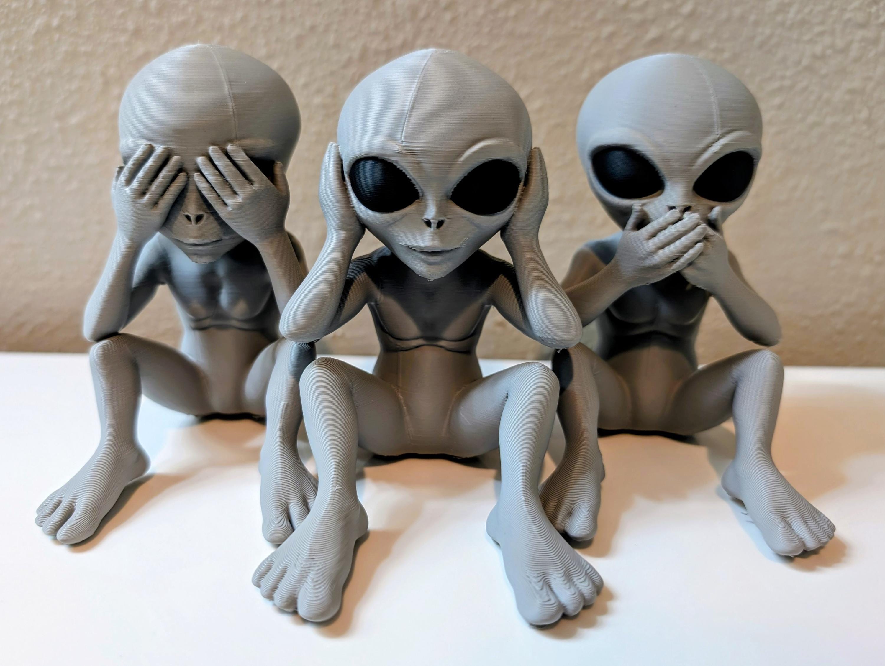 No Evil - Alien Trio Figure Set of 3 Sci Fi Gothic Desk Decor