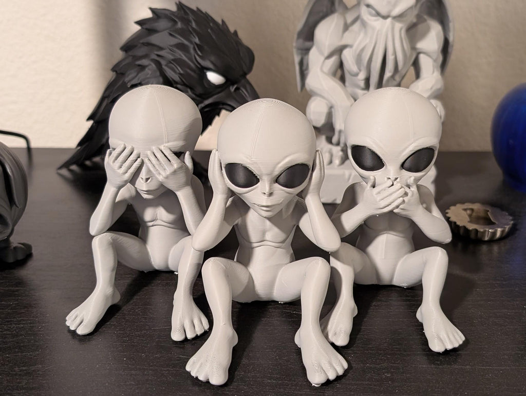 No Evil - Alien Trio Figure Set of 3 Sci Fi Gothic Desk Decor